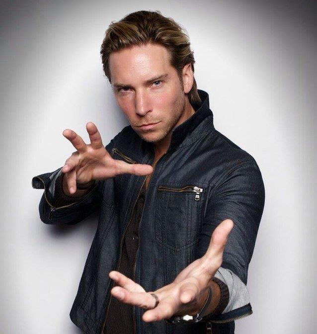 Troy Baker este o felie de pâine!
