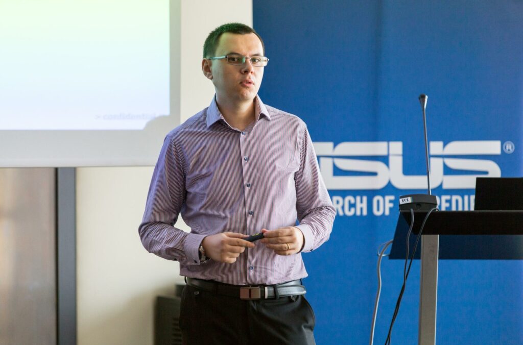 Conferinta de presa ASUS sustinuta de Ciprian Donciu pe 30 iulie 2015 la hotel Intercontinental