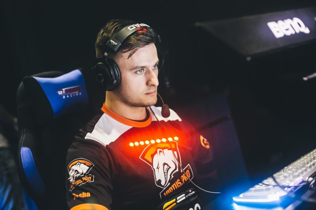 17495738914_8ae68472d5_h