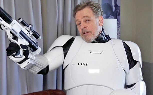 Mark Hamill îmbracă din nou costumul de Stormtrooper!